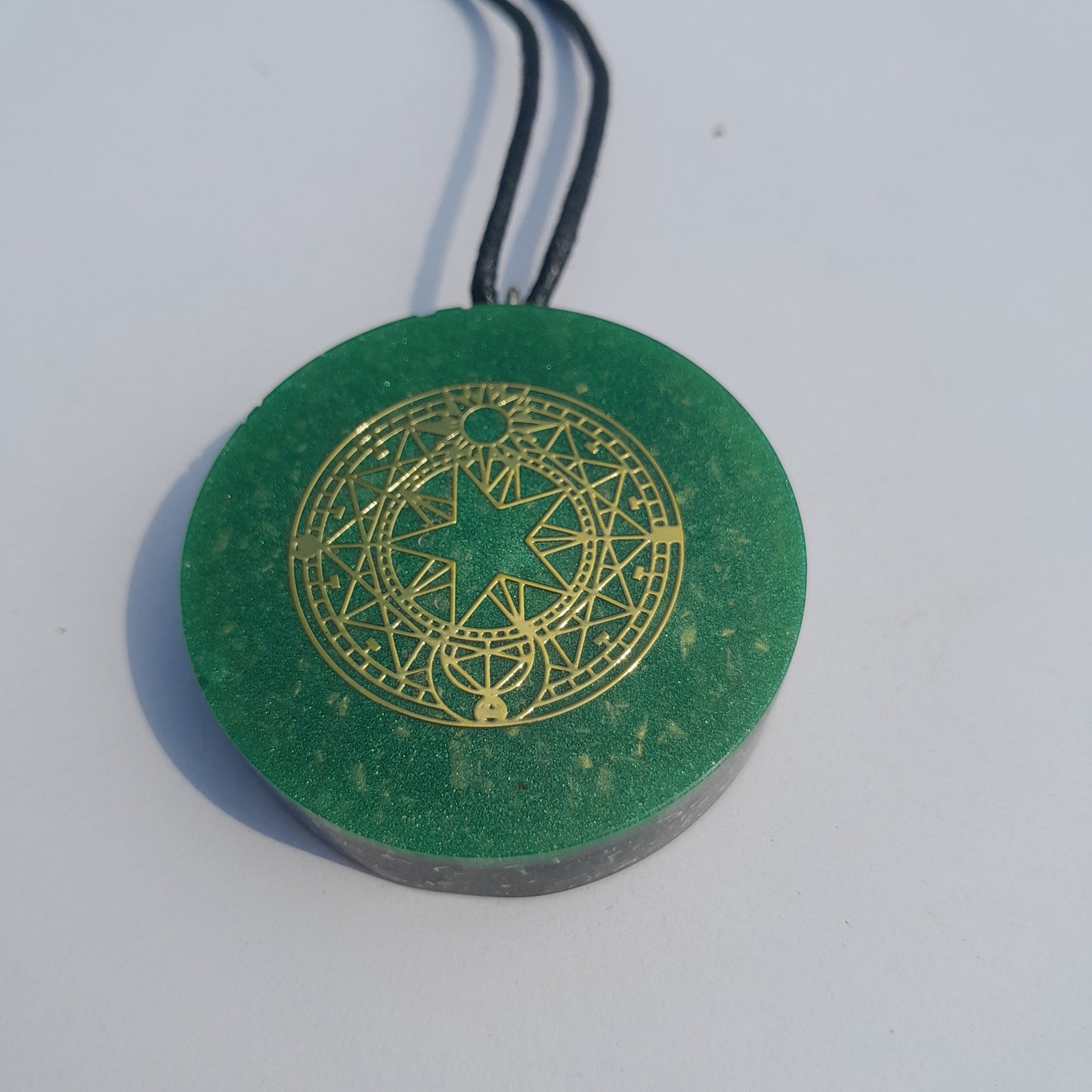 Colgante de Orgonita Estrella de 5 Puntas Verde con Shungita