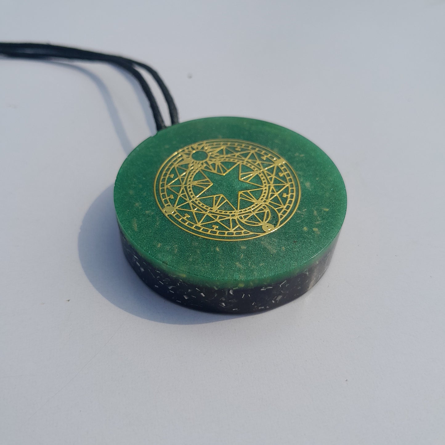 Colgante de Orgonita Estrella de 5 Puntas Verde con Shungita