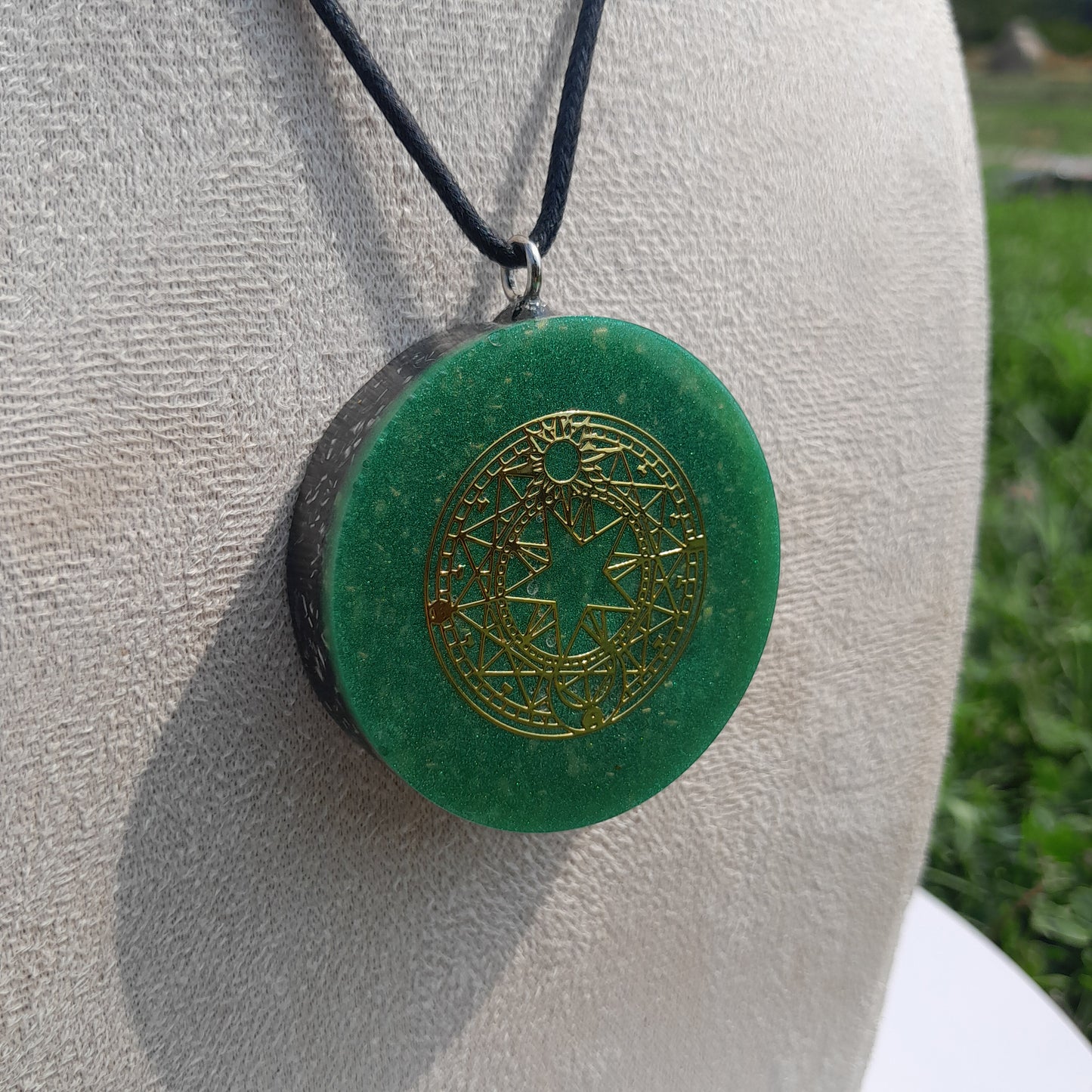 Colgante de Orgonita Estrella de 5 Puntas Verde con Shungita