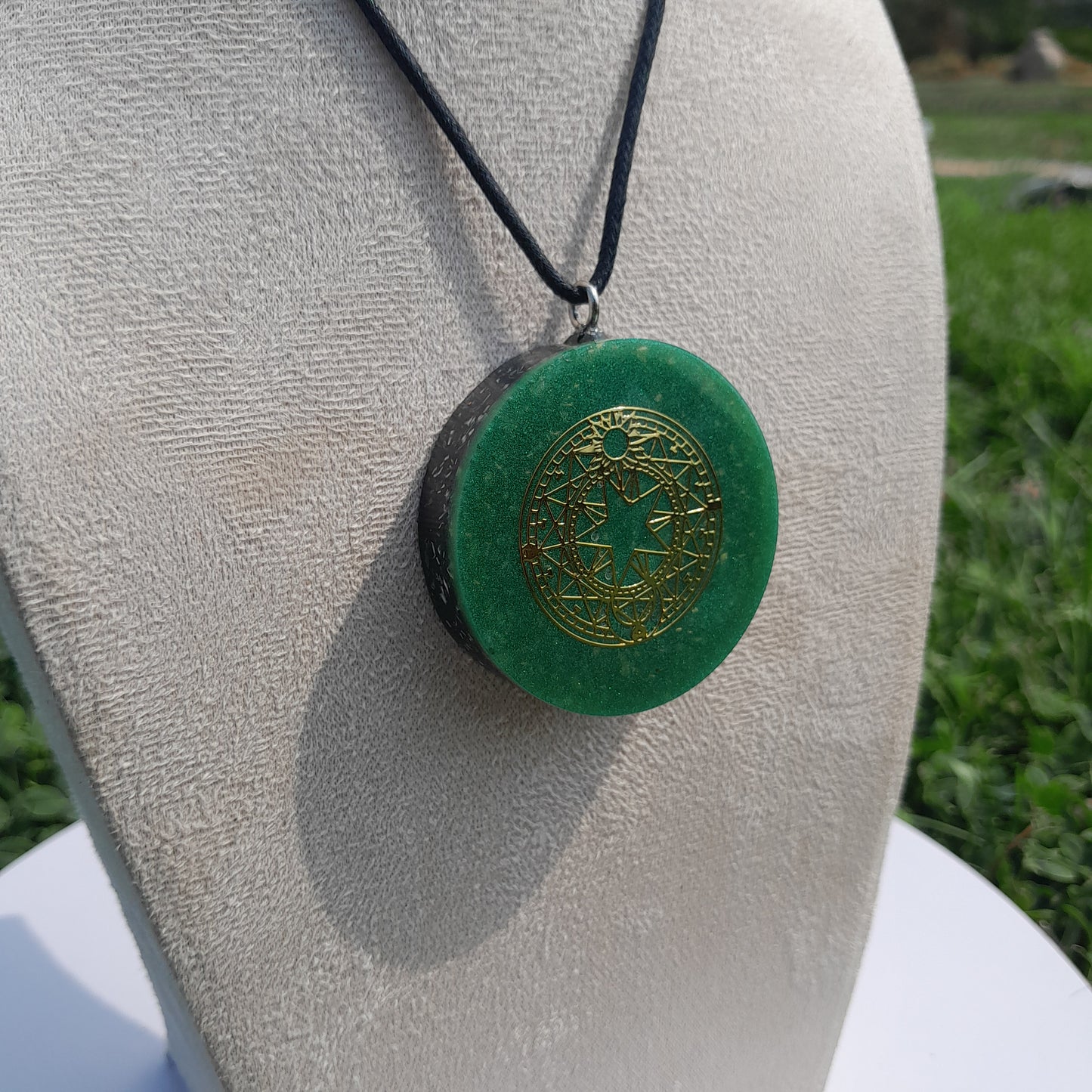 Colgante de Orgonita Estrella de 5 Puntas Verde con Shungita