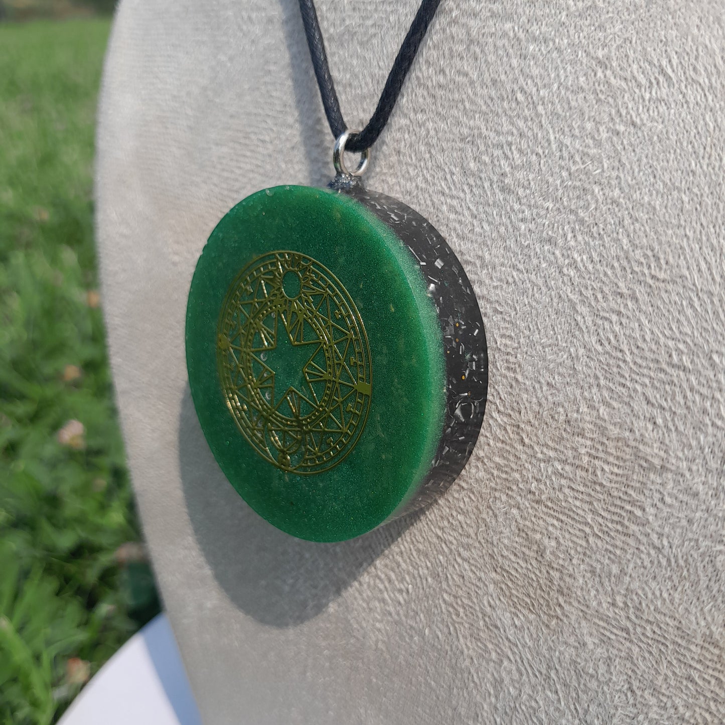 Colgante de Orgonita Estrella de 5 Puntas Verde con Shungita
