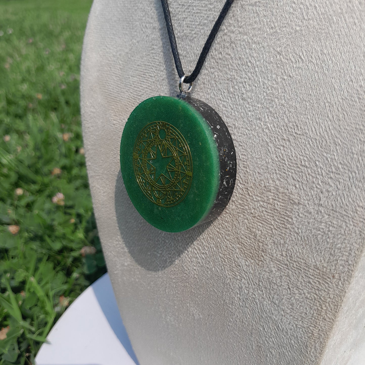 Colgante de Orgonita Estrella de 5 Puntas Verde con Shungita