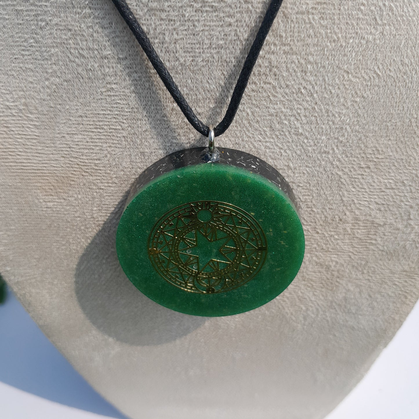 Colgante de Orgonita Estrella de 5 Puntas Verde con Shungita