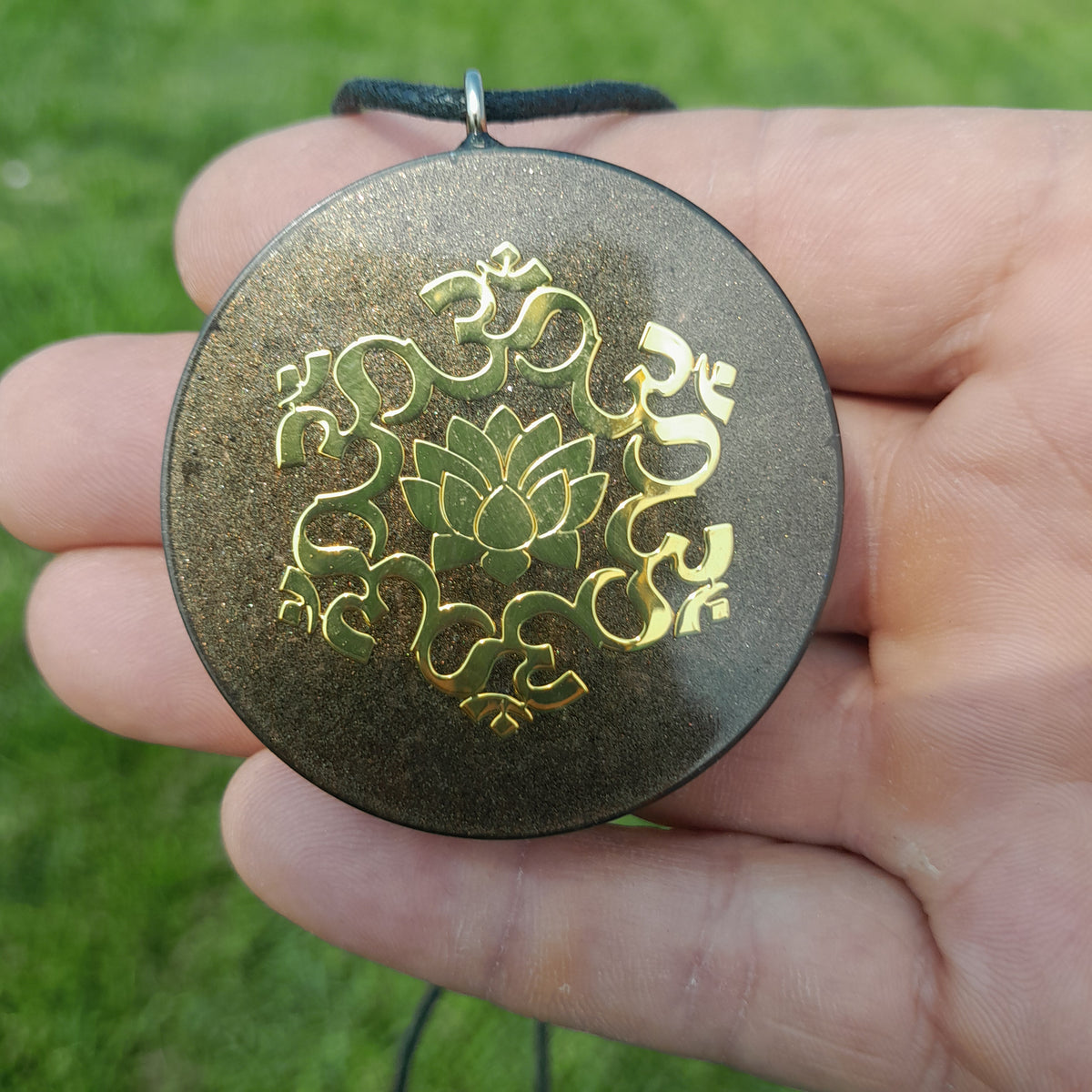 Colgante de Orgonita Flor de Loto Marrón con Shungita