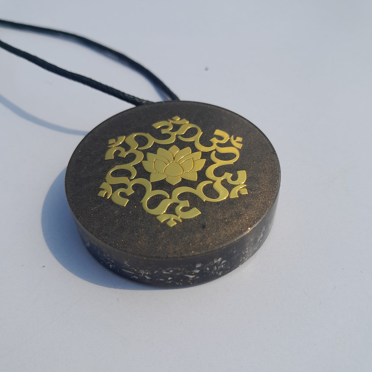 Colgante de Orgonita Flor de Loto Marrón con Shungita