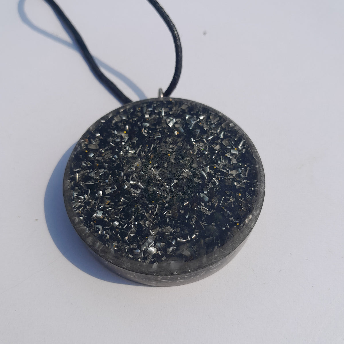 Colgante de Orgonita Flor de Loto Marrón con Shungita