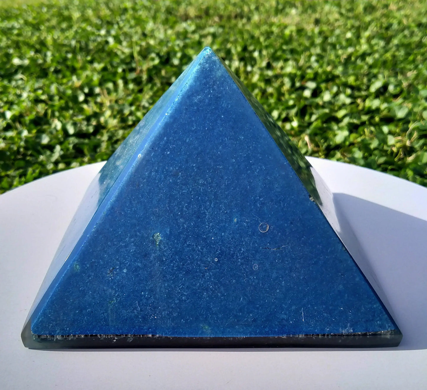 Pirámide Orgonita Aguas Azules- 140mm de Base - mundoorgon