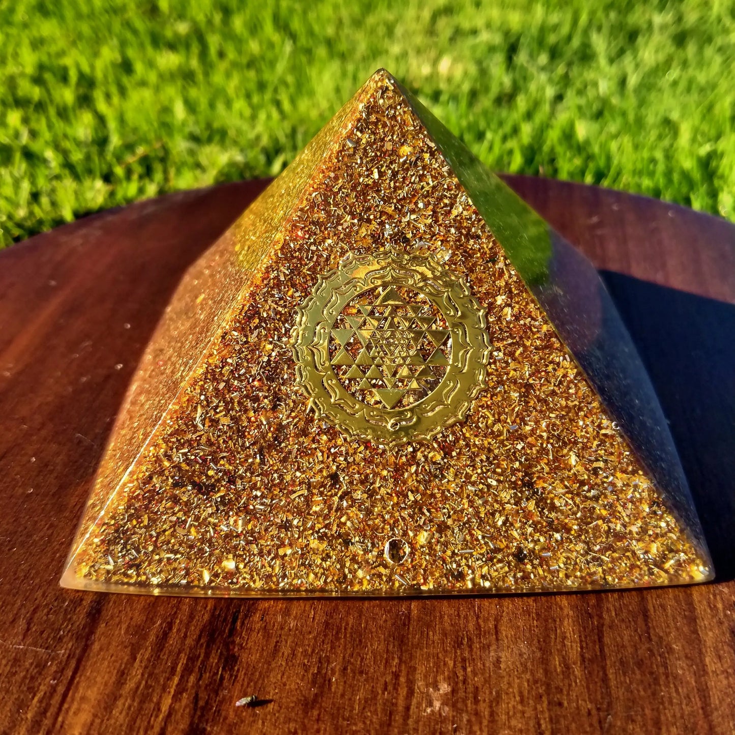Pirámide Orgonita Sri Yantra - mundoorgon