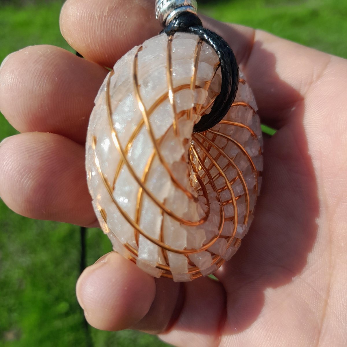 Bobina Rodin con Howlita y Cuarzo Cristal - 50mm - Generador de Ondas de Vórtice - Mundo Orgon