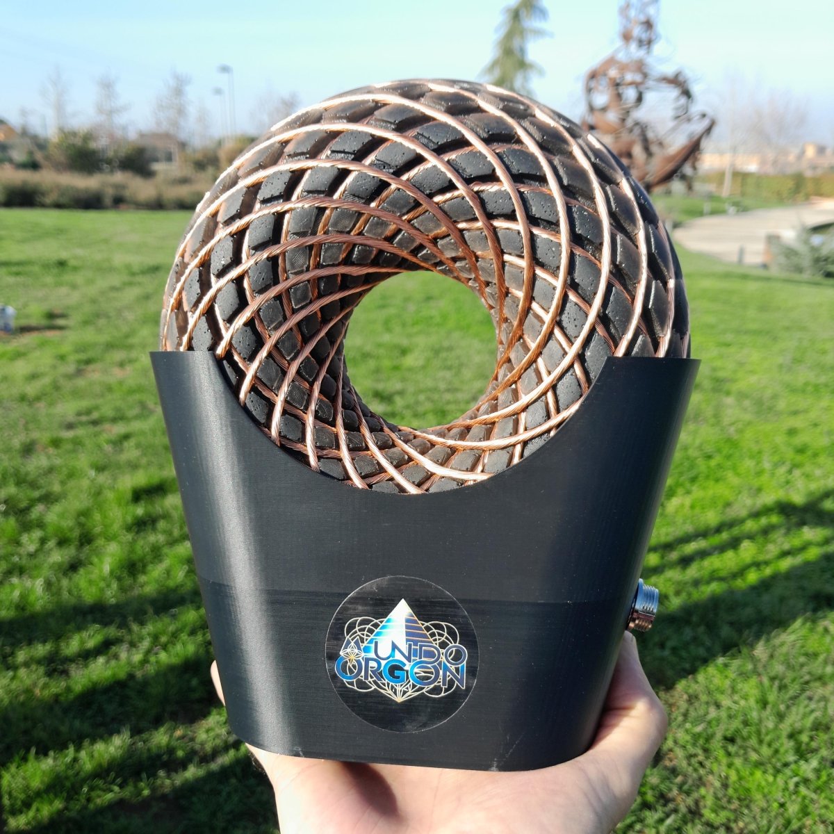 Bobina Torus Rodin 185mm con Shungita | Dispositivo PEMF de Ondas de Vórtice, Maleta Rígida y Amplificador 100W - Mundo Orgon