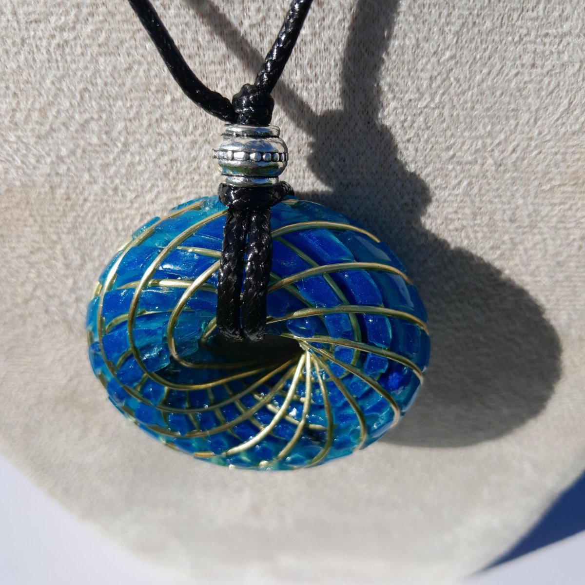 Bobina Torus Rodin con Lapislázuli - 50mm - Cobre Bañado en Oro de 14K - Mundo Orgon