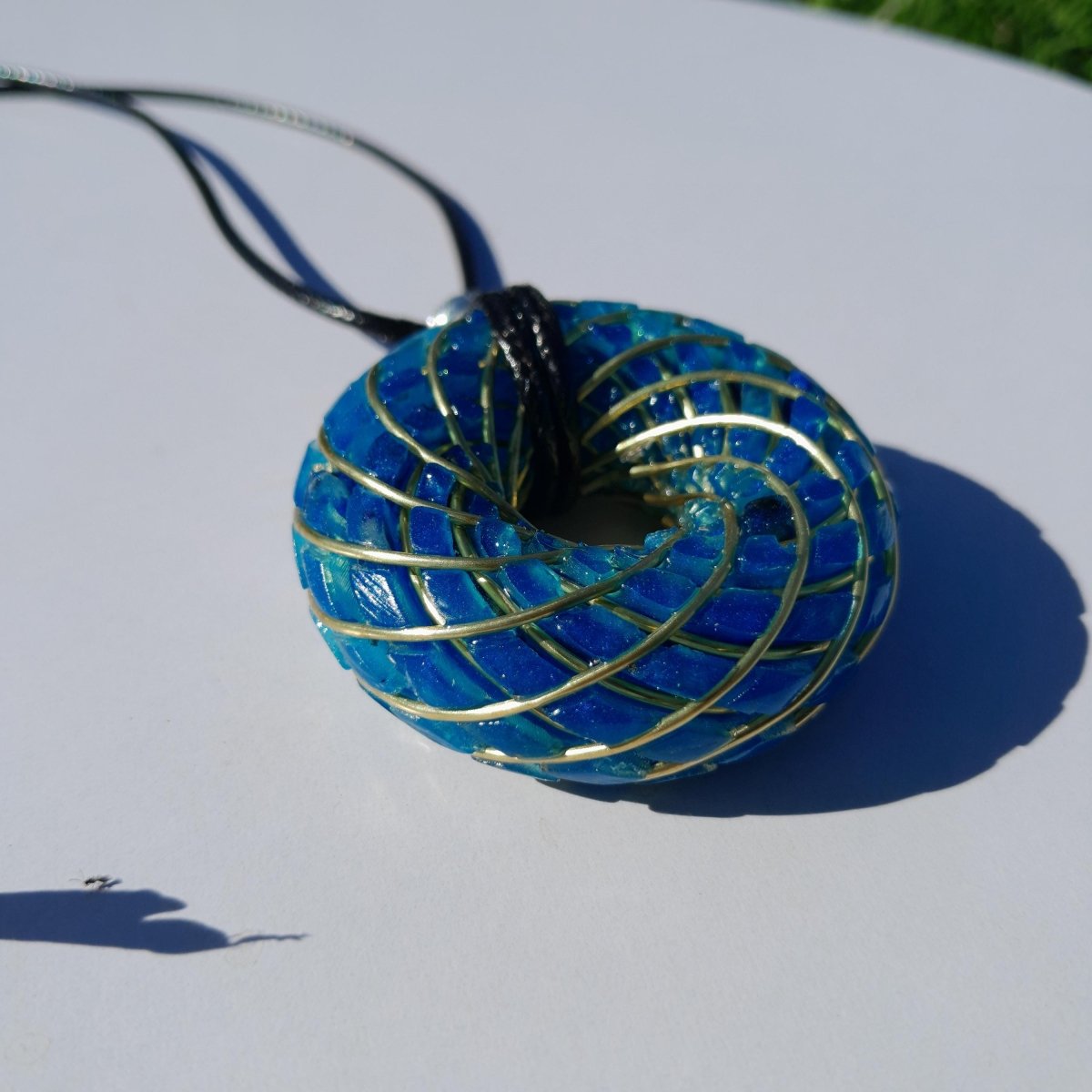 Bobina Torus Rodin con Lapislázuli - 50mm - Cobre Bañado en Oro de 14K - Mundo Orgon