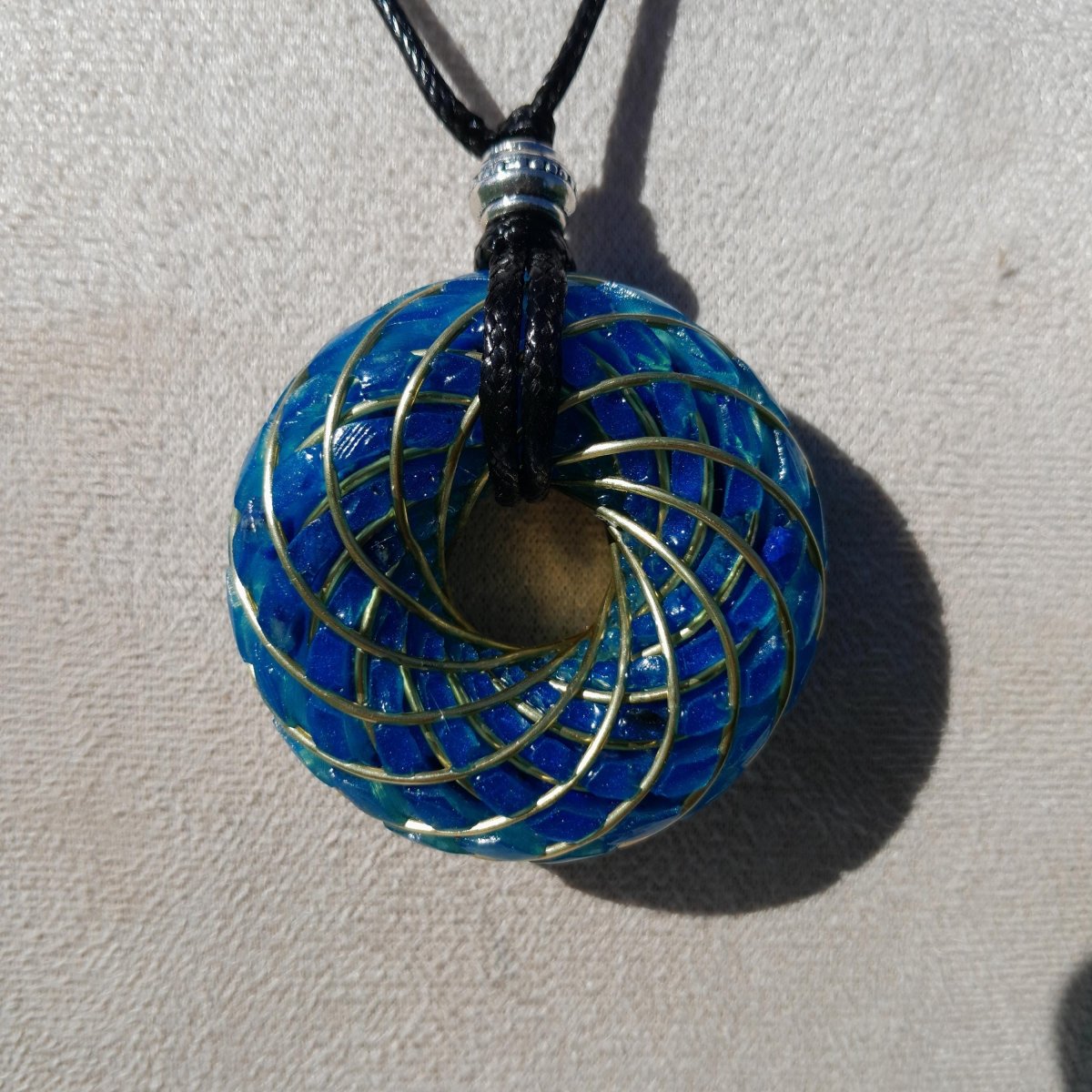 Bobina Torus Rodin con Lapislázuli - 50mm - Cobre Bañado en Oro de 14K - Mundo Orgon