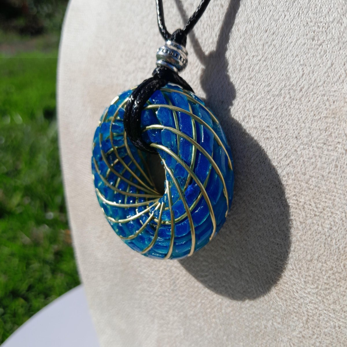 Bobina Torus Rodin con Lapislázuli - 50mm - Cobre Bañado en Oro de 14K - Mundo Orgon