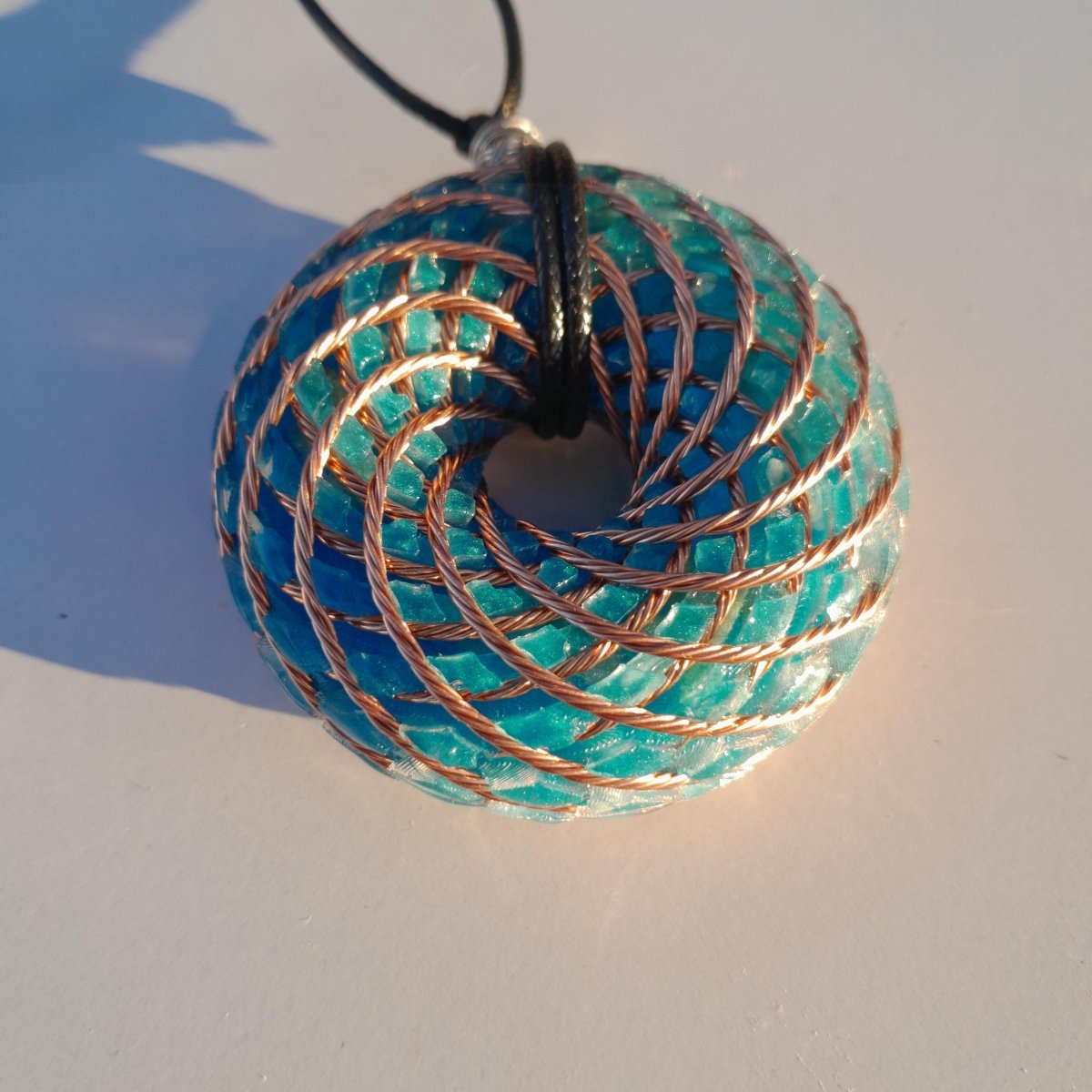 Colgante Bobina Rodin con Amazonita Azul 62 mm - Mundo Orgon