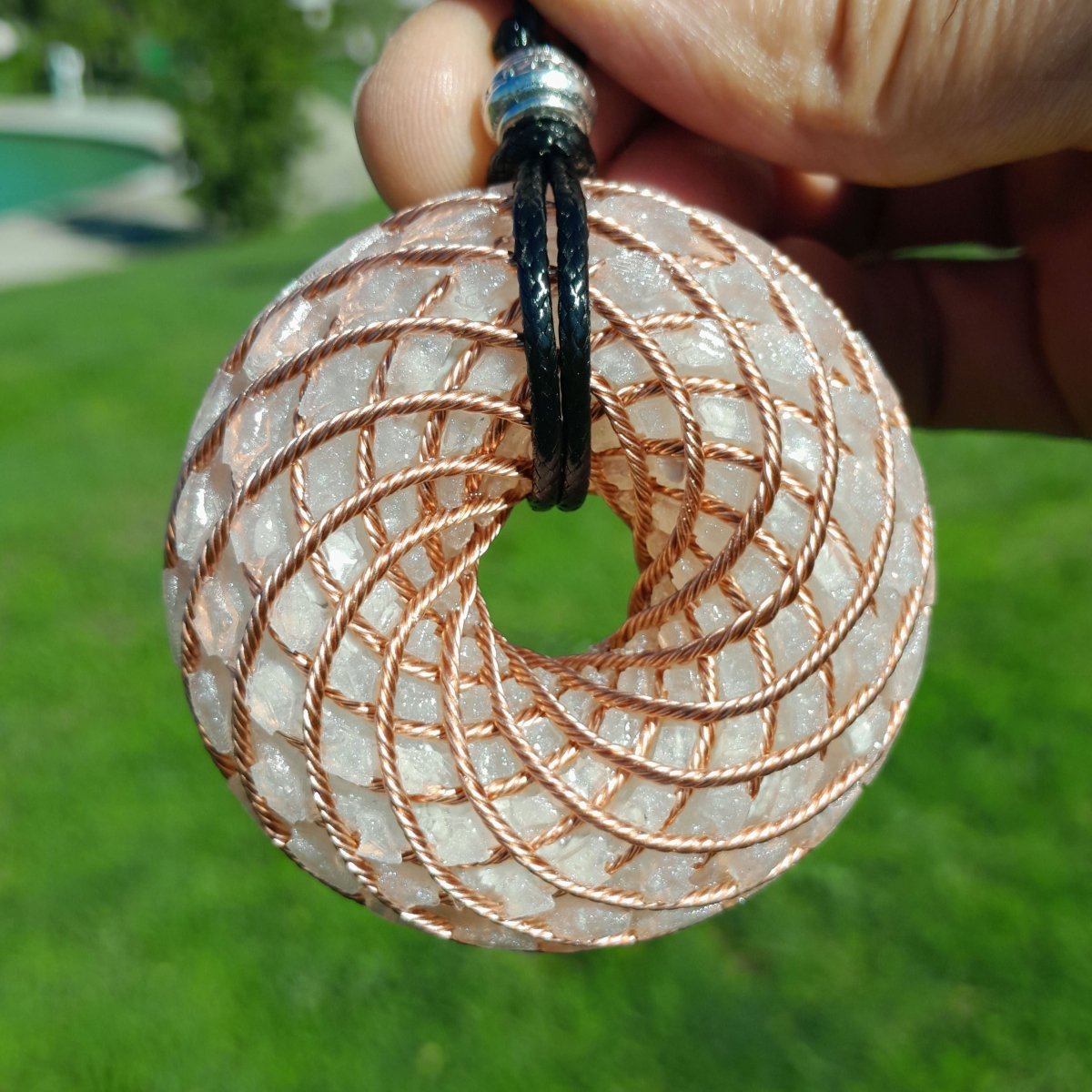Colgante Bobina Rodin con Howlita 62 mm - Mundo Orgon LTD