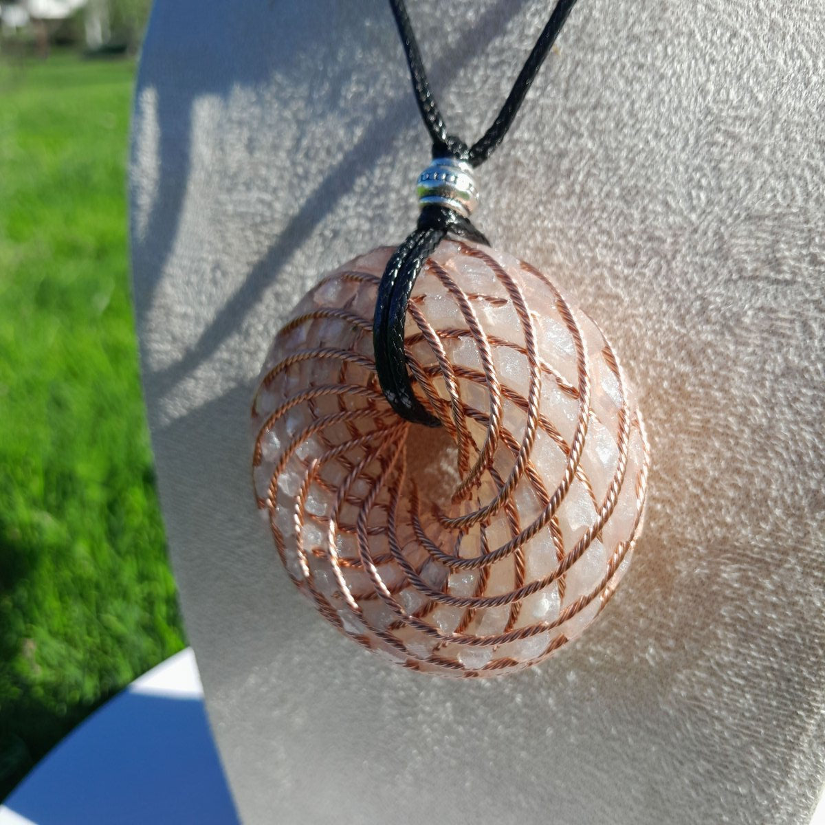 Colgante Bobina Rodin con Howlita 62 mm - Mundo Orgon LTD