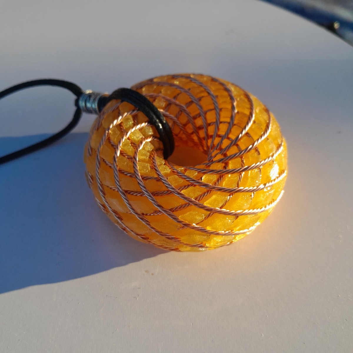 Colgante Bobina Rodin Cuarzo Citrino 62 mm - Mundo Orgon