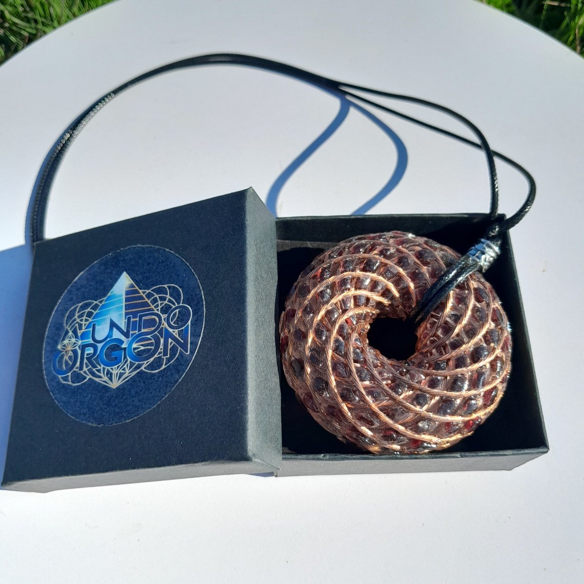Colgante Bobina Rodin Natural Garnet 62 mm - Mundo Orgon LTD