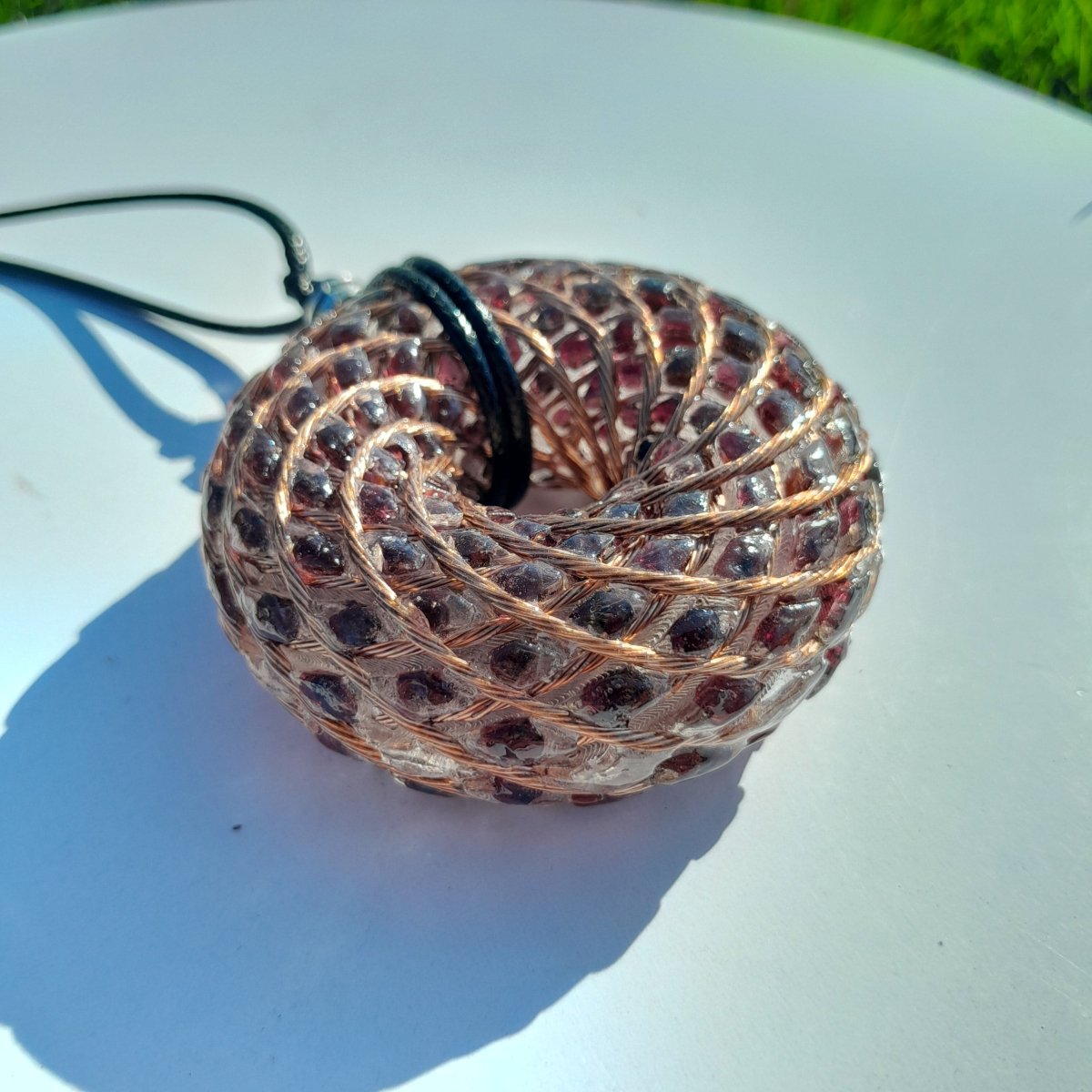 Colgante Bobina Rodin Natural Garnet 62 mm - Mundo Orgon LTD