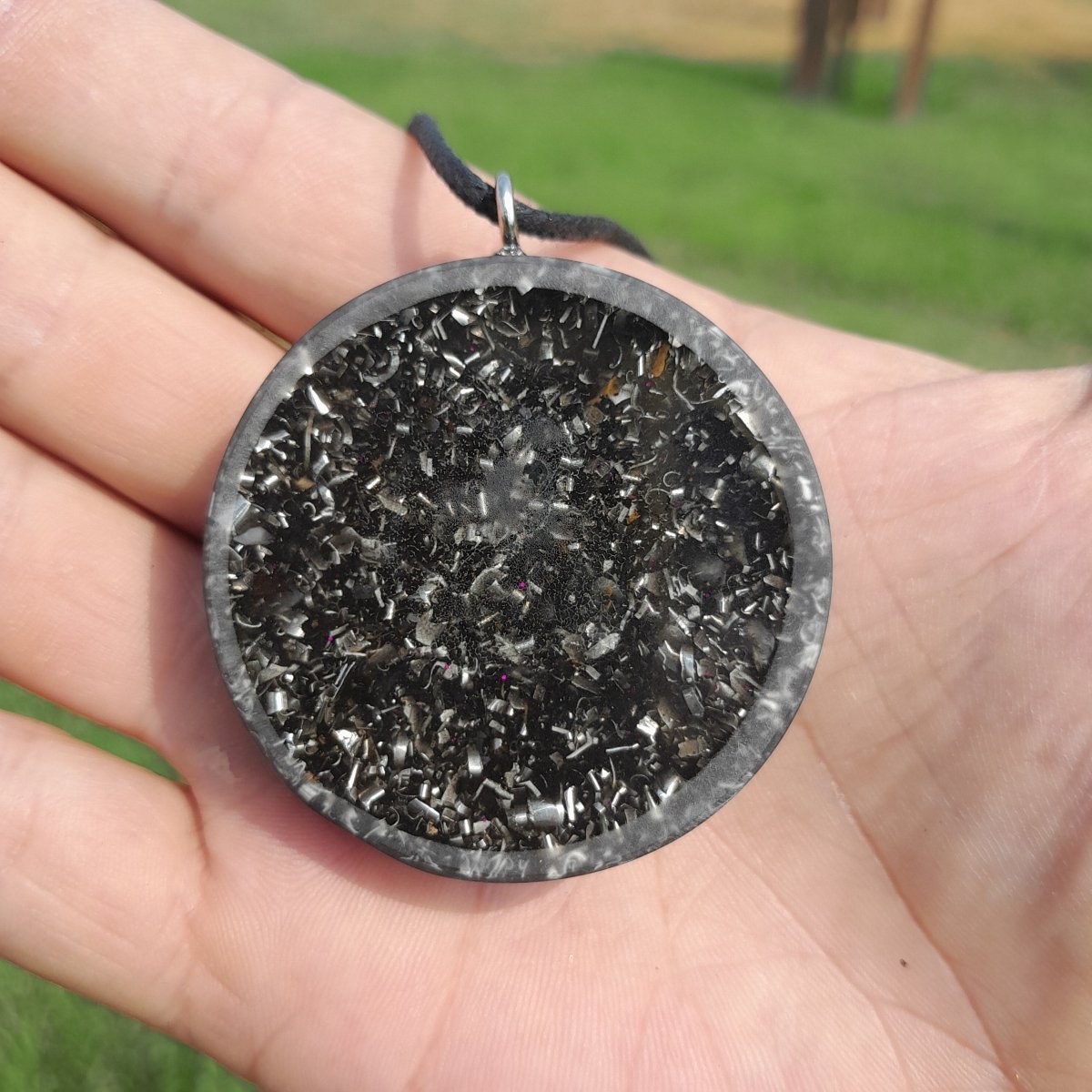 Colgante de Orgonita Chakra del Corazón con Shungita - Mundo Orgon LTD