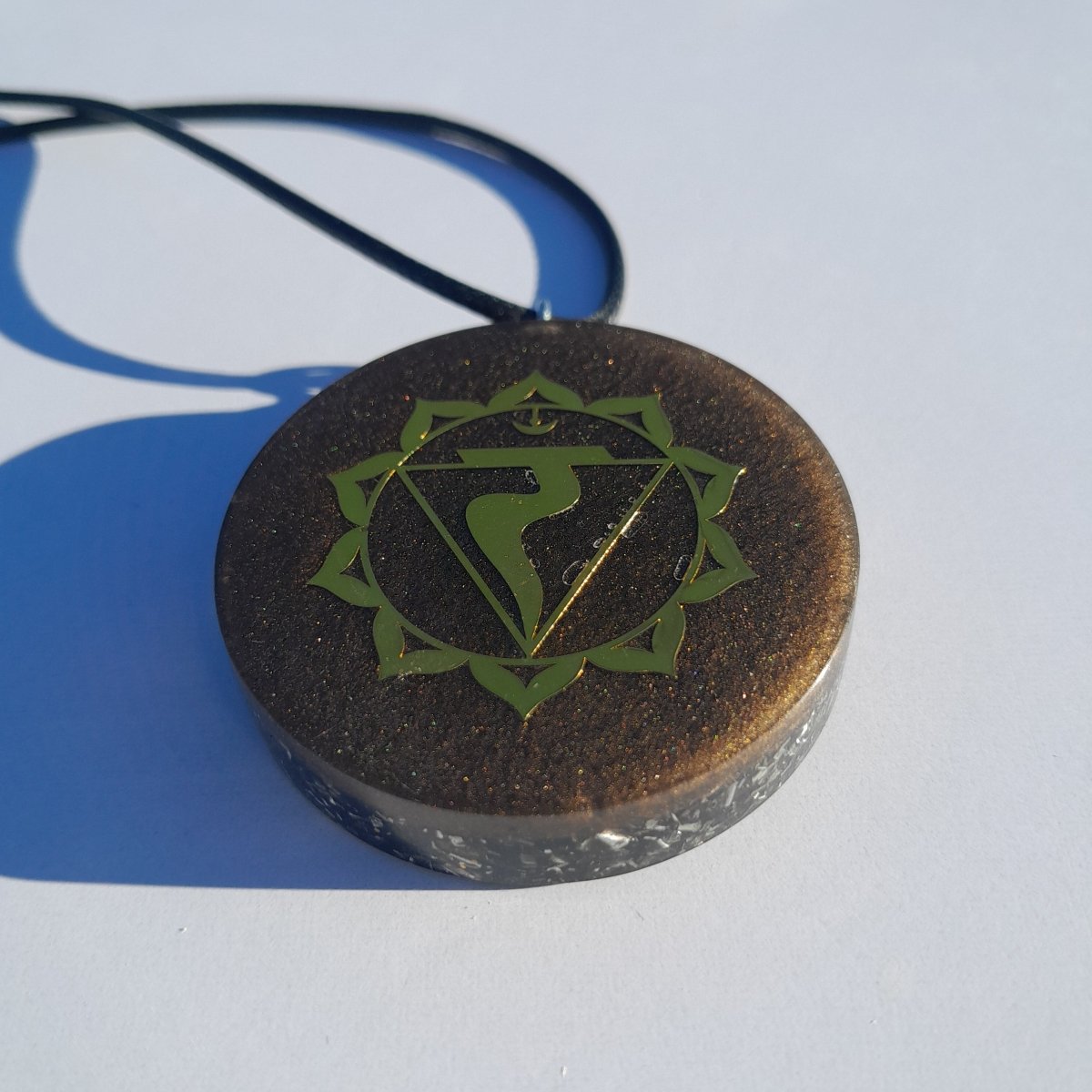 Colgante de Orgonita Chakra Manipura con Shungita - Mundo Orgon LTD