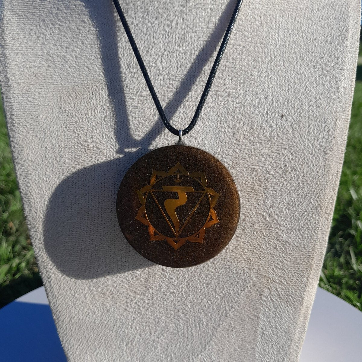 Colgante de Orgonita Chakra Manipura con Shungita - Mundo Orgon LTD