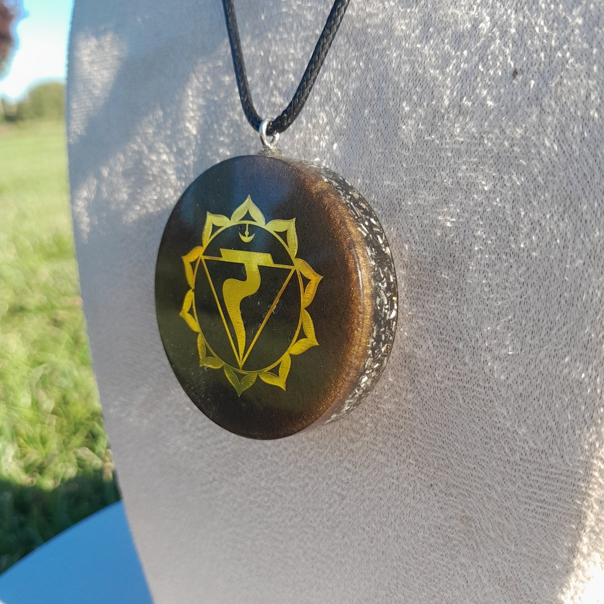 Colgante de Orgonita Chakra Manipura con Shungita - Mundo Orgon LTD
