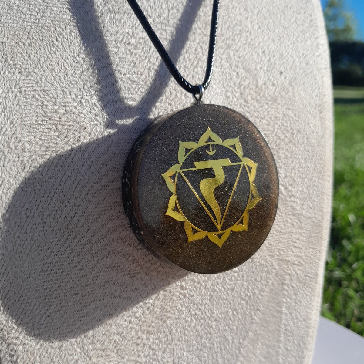 Colgante de Orgonita Chakra Manipura con Shungita - Mundo Orgon LTD