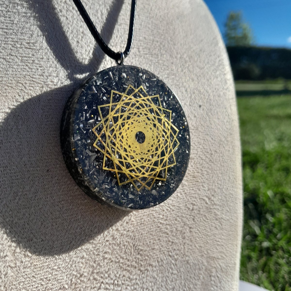 Colgante de Orgonita Estrella 16 Punta con Shungita - Mundo Orgon LTD