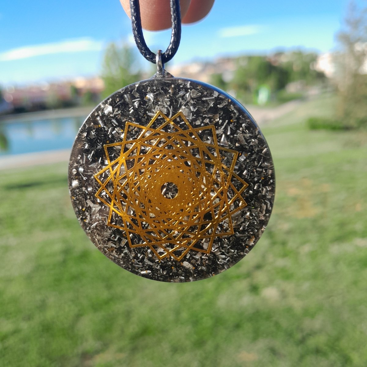 Colgante de Orgonita Estrella 16 Punta con Shungita - Mundo Orgon LTD