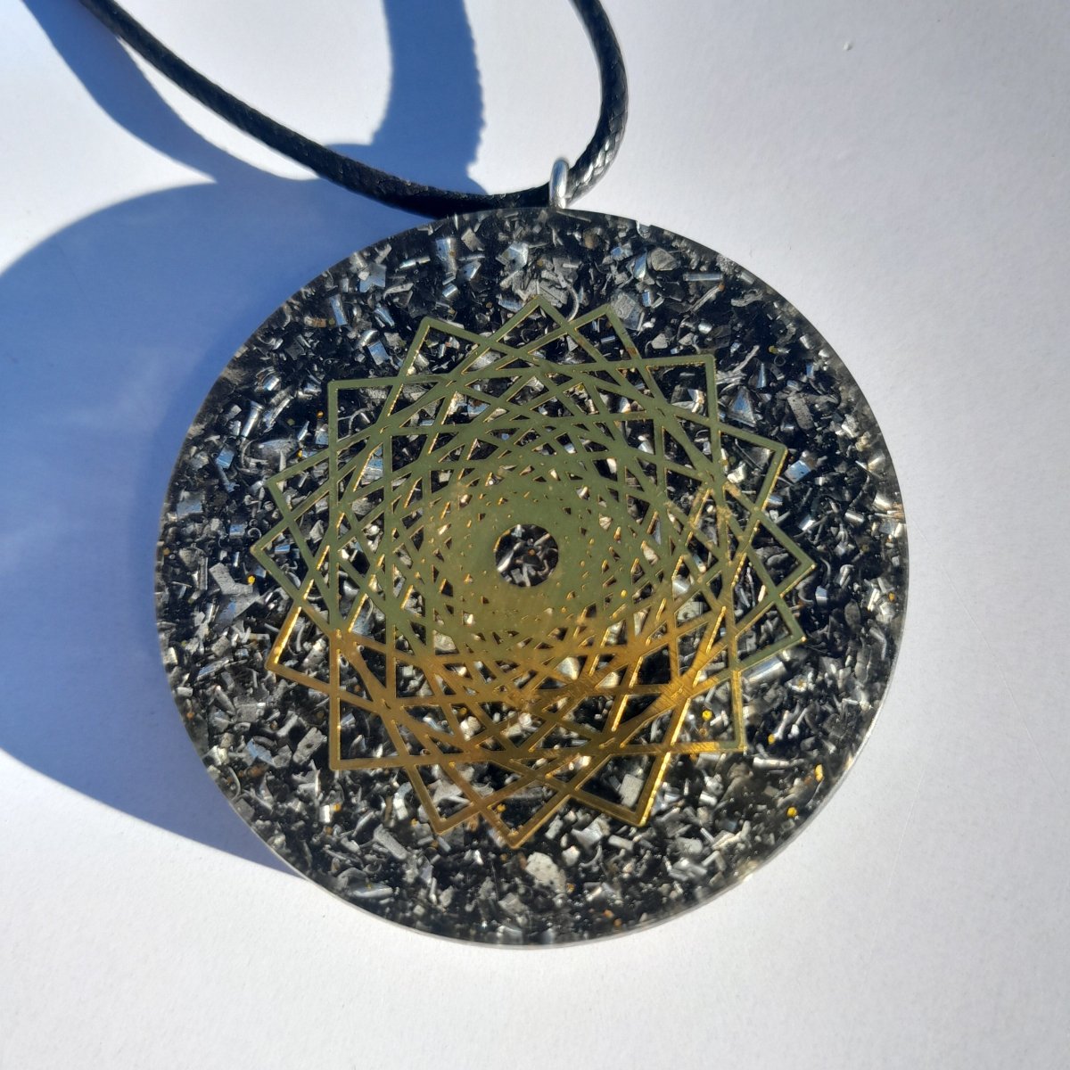 Colgante de Orgonita Estrella 16 Punta con Shungita - Mundo Orgon LTD