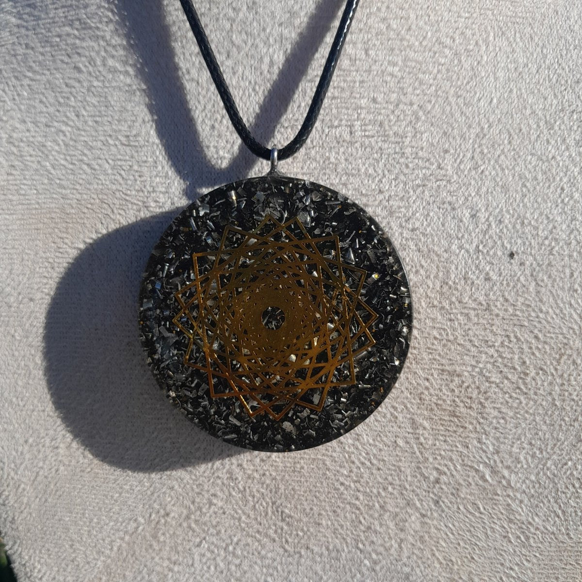 Colgante de Orgonita Estrella 16 Punta con Shungita - Mundo Orgon LTD