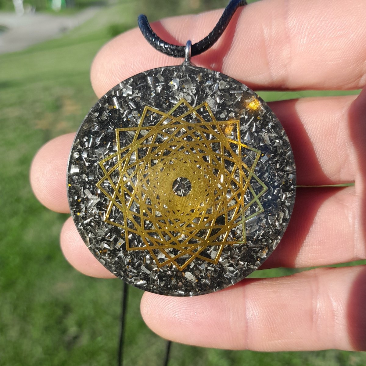 Colgante de Orgonita Estrella 16 Punta con Shungita - Mundo Orgon LTD