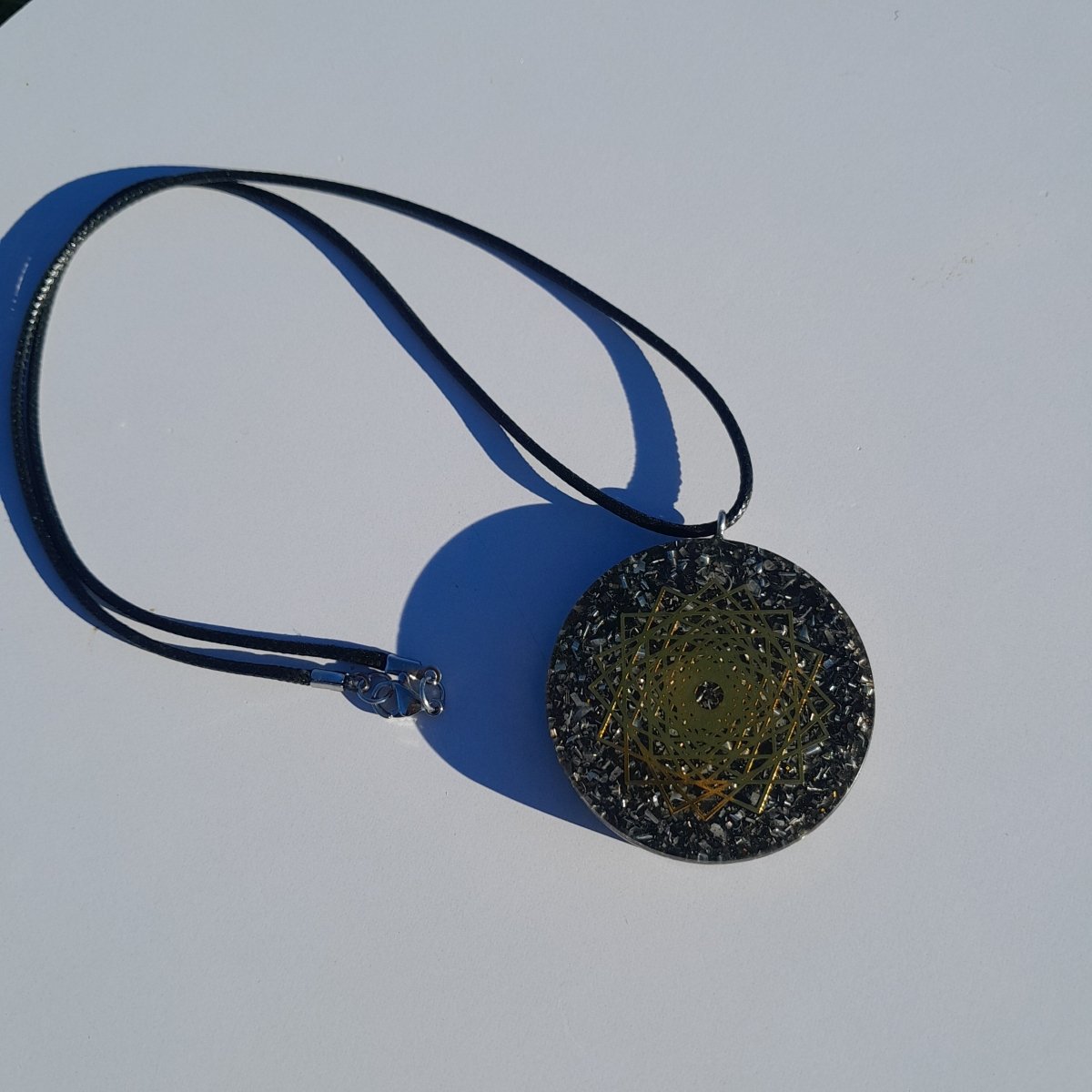 Colgante de Orgonita Estrella 16 Punta con Shungita - Mundo Orgon LTD