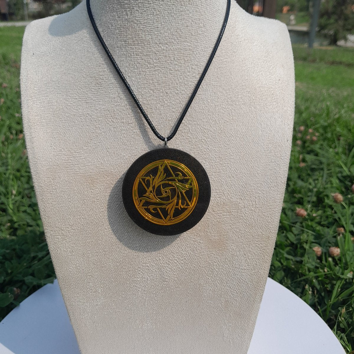 Colgante de Orgonita Estrella de 6 puntas Negro con Shungita - Mundo Orgon LTD