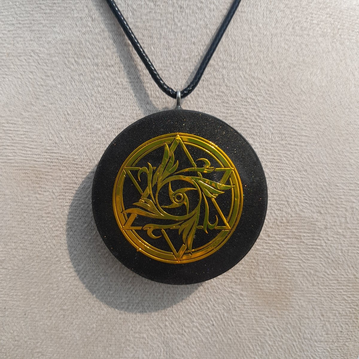 Colgante de Orgonita Estrella de 6 puntas Negro con Shungita - Mundo Orgon LTD