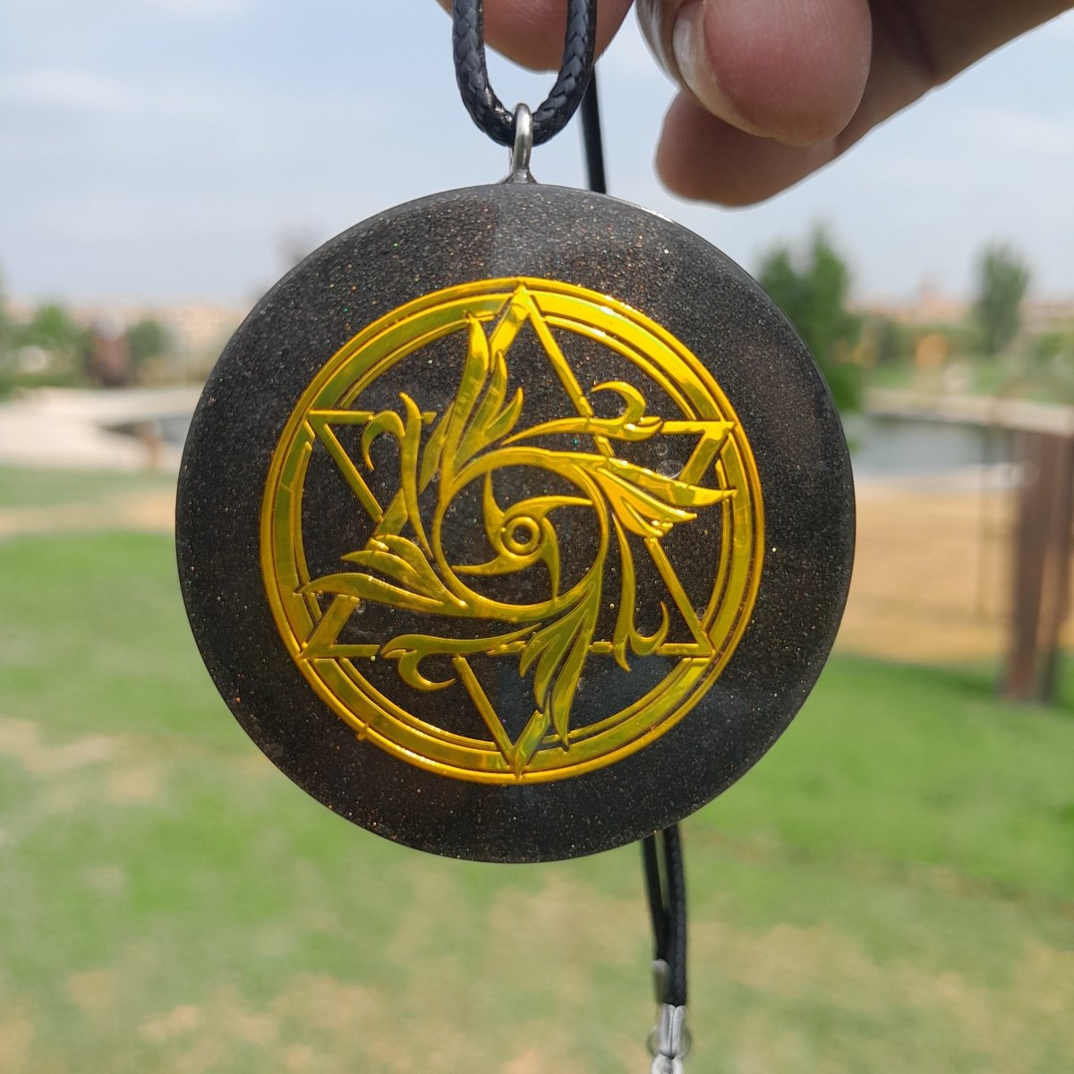 Colgante de Orgonita Estrella de 6 puntas Negro con Shungita - Mundo Orgon LTD