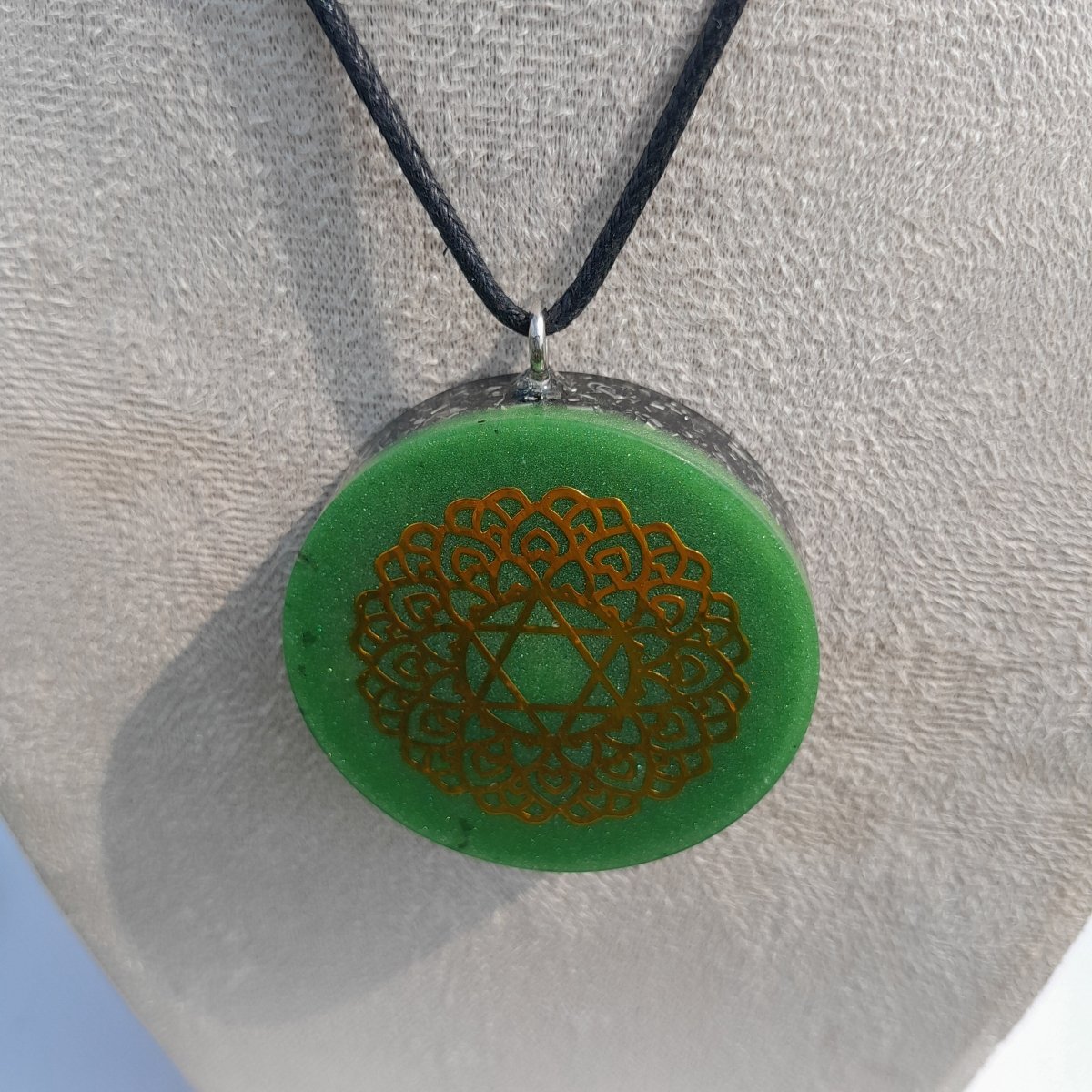 Colgante de Orgonita Estrella de 6 Puntas Verde con Shungita - Mundo Orgon LTD