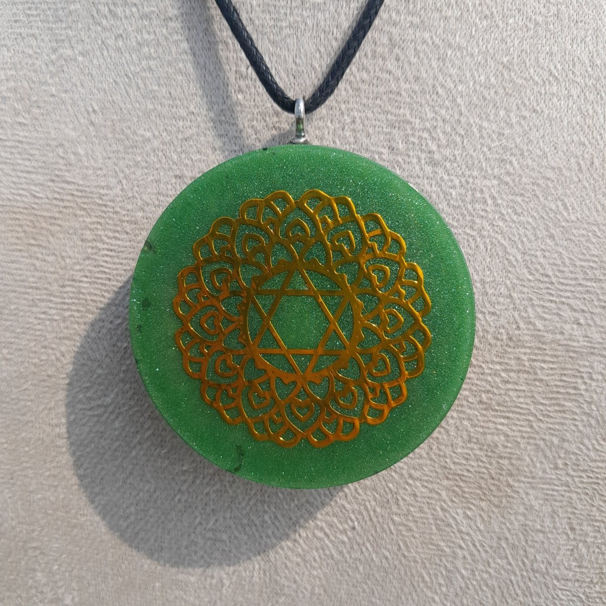 Colgante de Orgonita Estrella de 6 Puntas Verde con Shungita - Mundo Orgon LTD