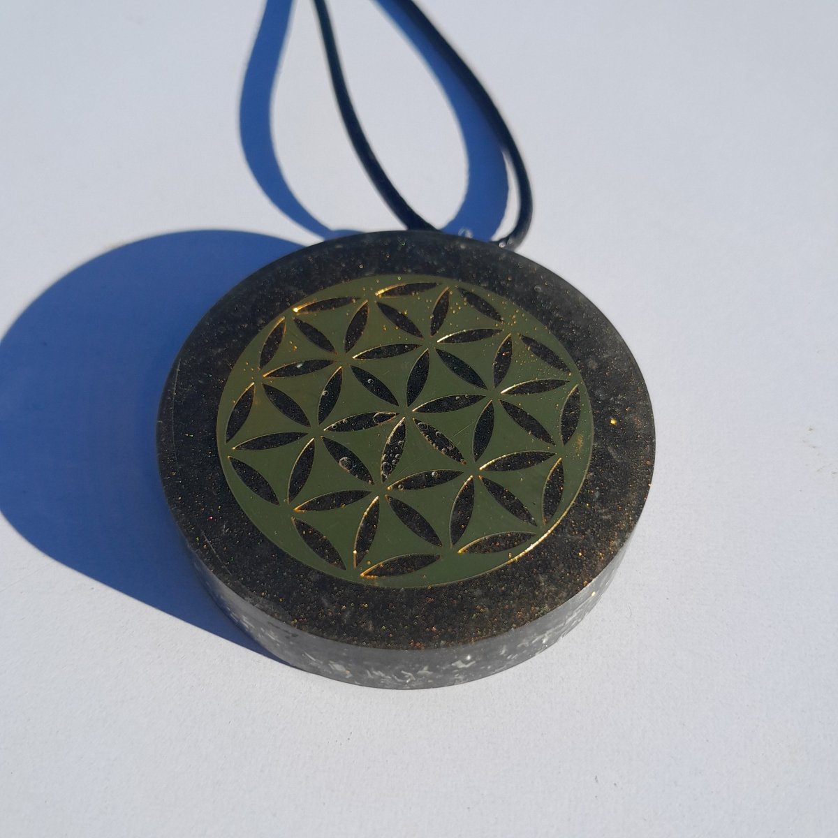 Colgante de Orgonita Flor de la Vida Marrón con Shungita - Mundo Orgon LTD