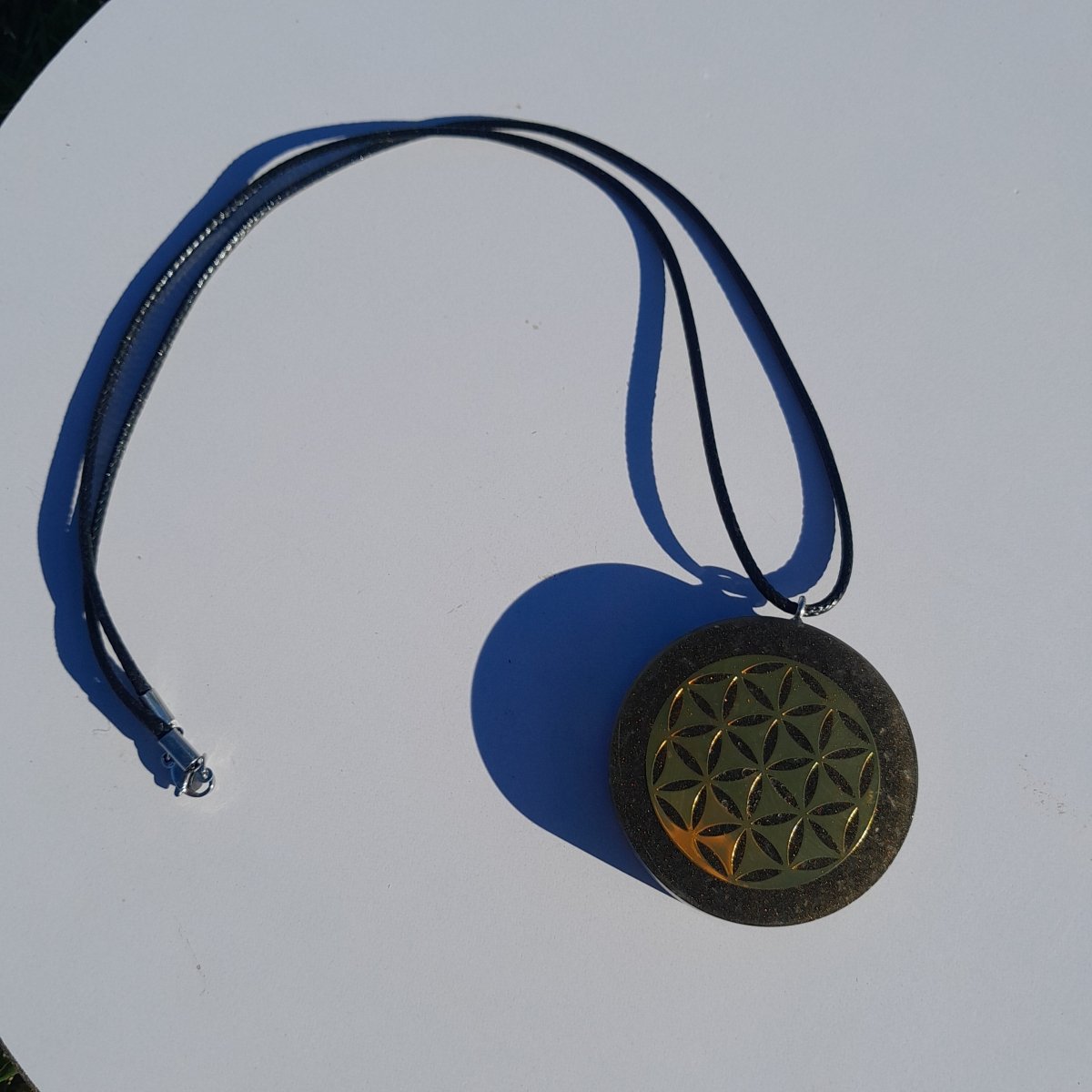 Colgante de Orgonita Flor de la Vida Marrón con Shungita - Mundo Orgon LTD