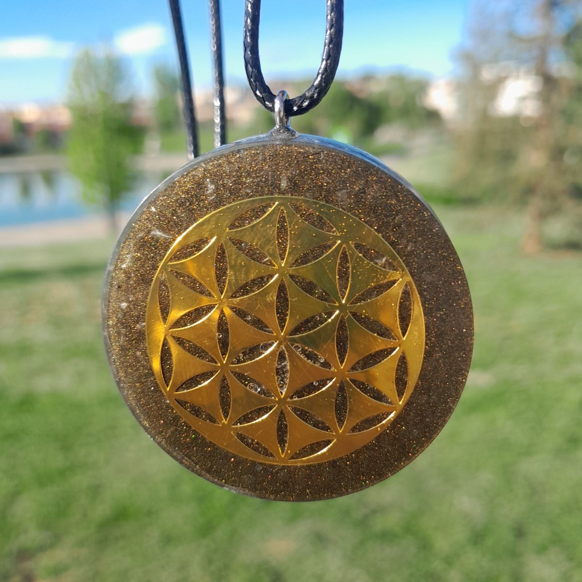 Colgante de Orgonita Flor de la Vida Marrón con Shungita - Mundo Orgon LTD