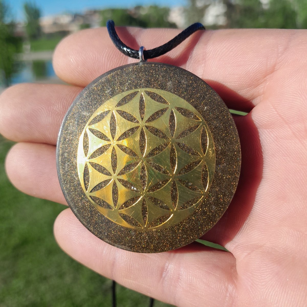 Colgante de Orgonita Flor de la Vida Marrón con Shungita - Mundo Orgon LTD