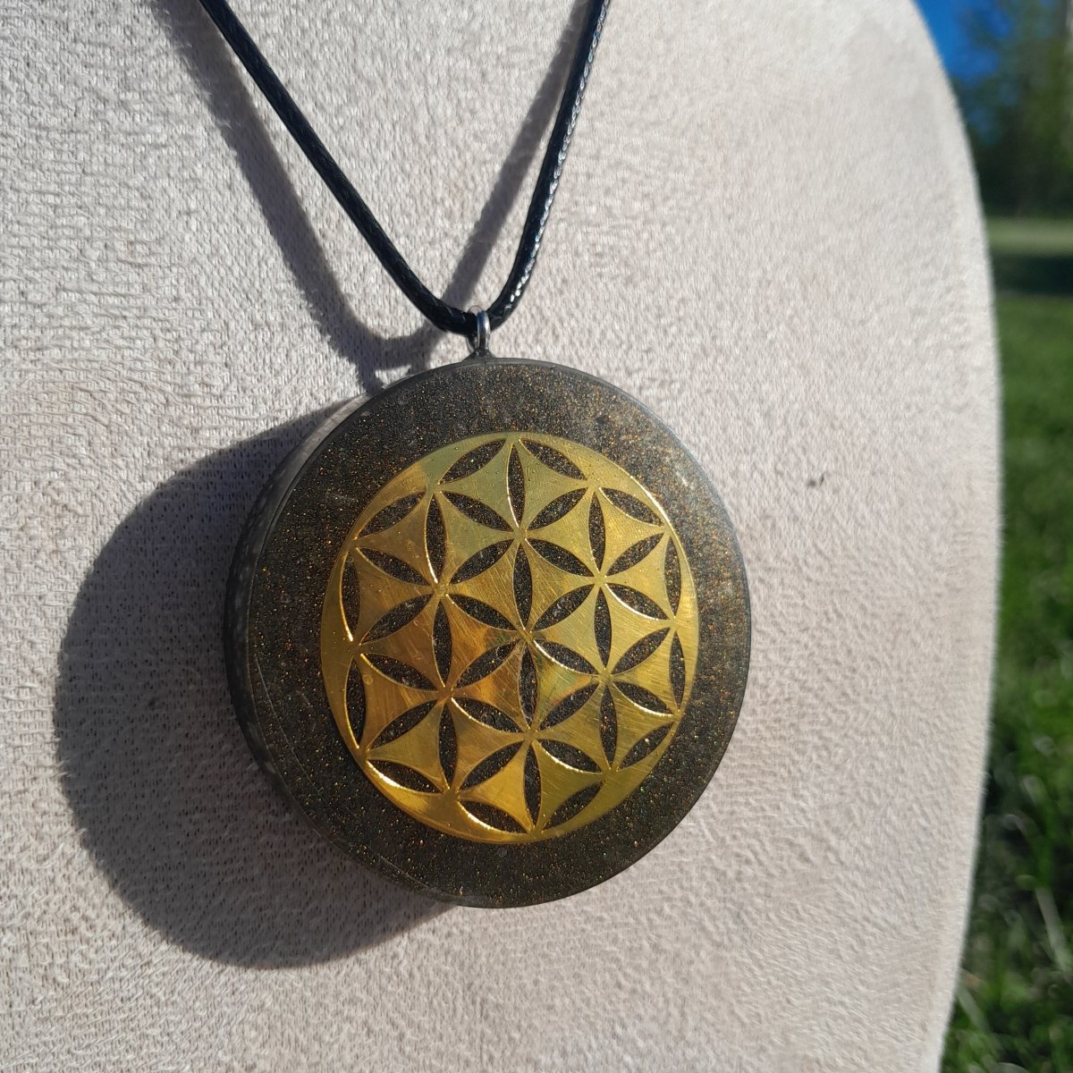 Colgante de Orgonita Flor de la Vida Marrón con Shungita - Mundo Orgon LTD