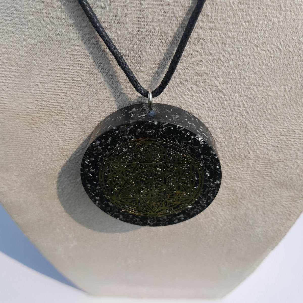 Colgante de Orgonita Flor de la Vida y Estrella de 6 Puntas con Shungita - Mundo Orgon LTD
