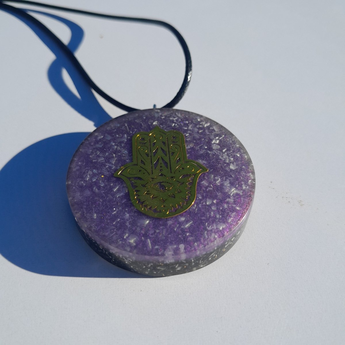 Colgante de Orgonita Mano de Fátima con Shungita - Mundo Orgon LTD