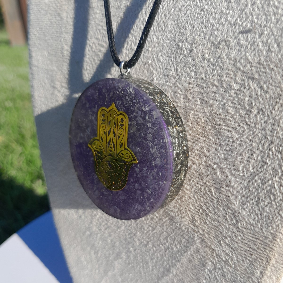 Colgante de Orgonita Mano de Fátima con Shungita - Mundo Orgon LTD