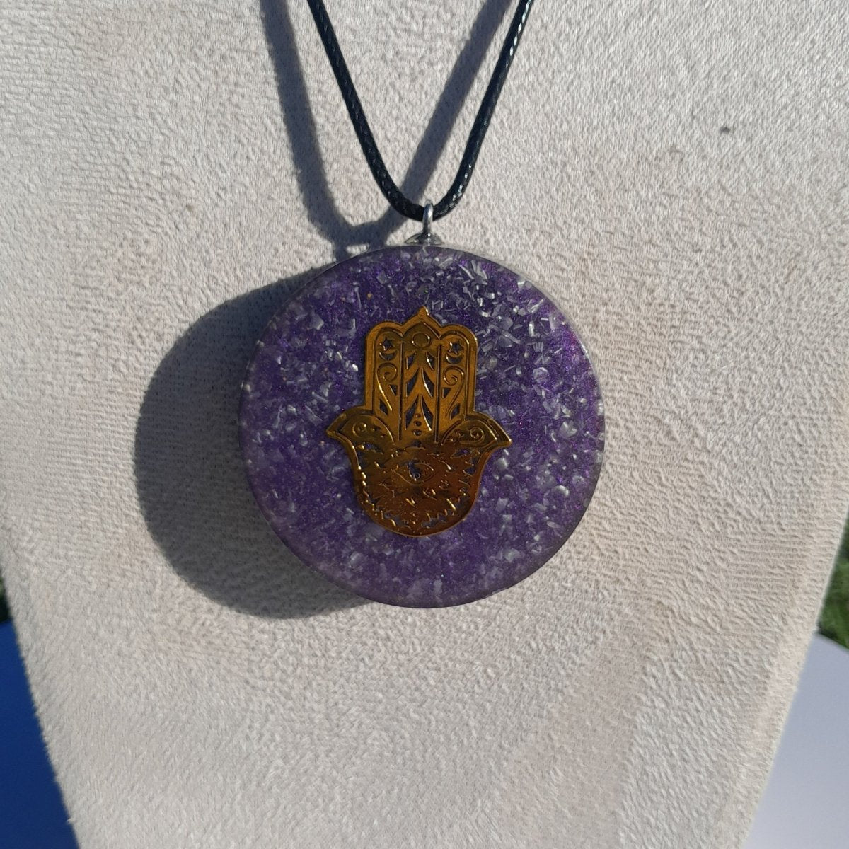 Colgante de Orgonita Mano de Fátima con Shungita - Mundo Orgon LTD