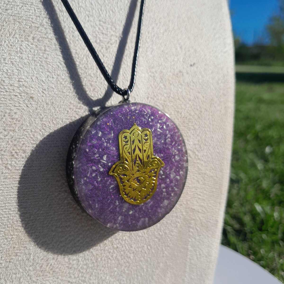 Colgante de Orgonita Mano de Fátima con Shungita - Mundo Orgon LTD